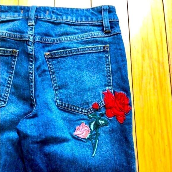 FREE PEOPLE EMBROIDERED ANKLE SKINNY JEANS XS (or Jr’s) NWT - Picture 2 of 16